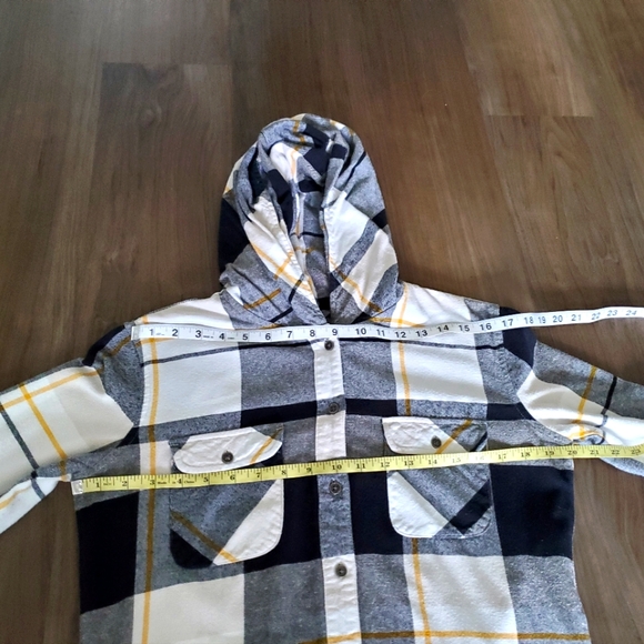 RIP ZONE Plaid Top - Picture 7 of 12